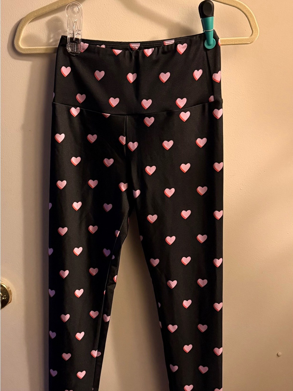 Goldsheep Black Leggings with Pink Heart Pattern